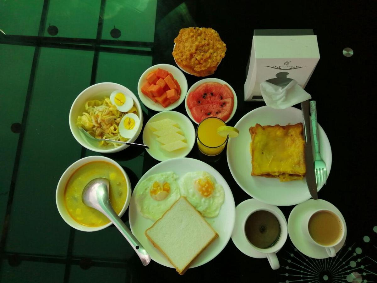 Golden Gate China Town Hotel Янгон Екстер'єр фото