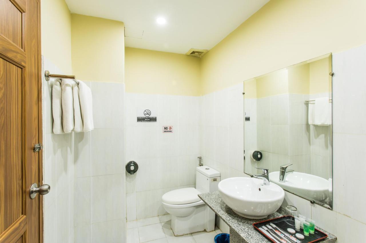 Golden Gate China Town Hotel Янгон Екстер'єр фото